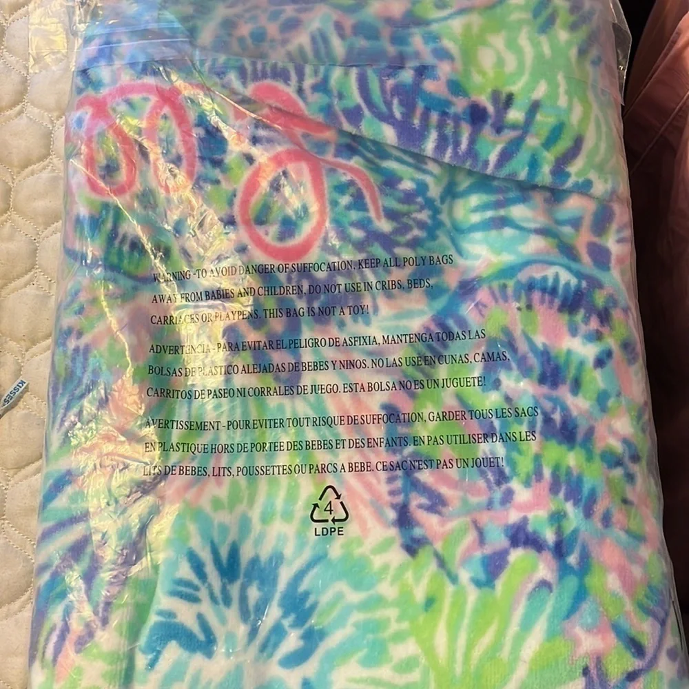NWT Lilly Pulitzer Shell of a Party Beach Towel